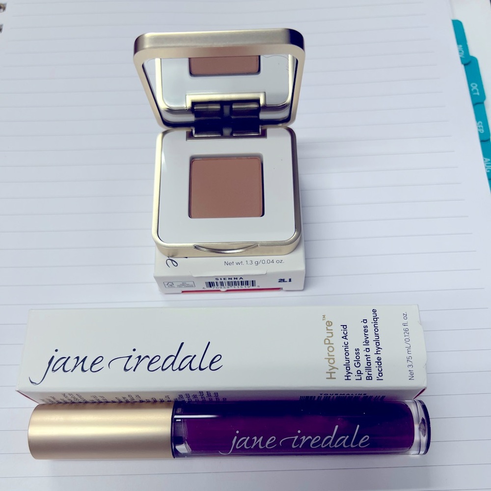 Jane Iredale cosmetics. Eyeshadow in Sienna, Lip Gloss in Tourmaline